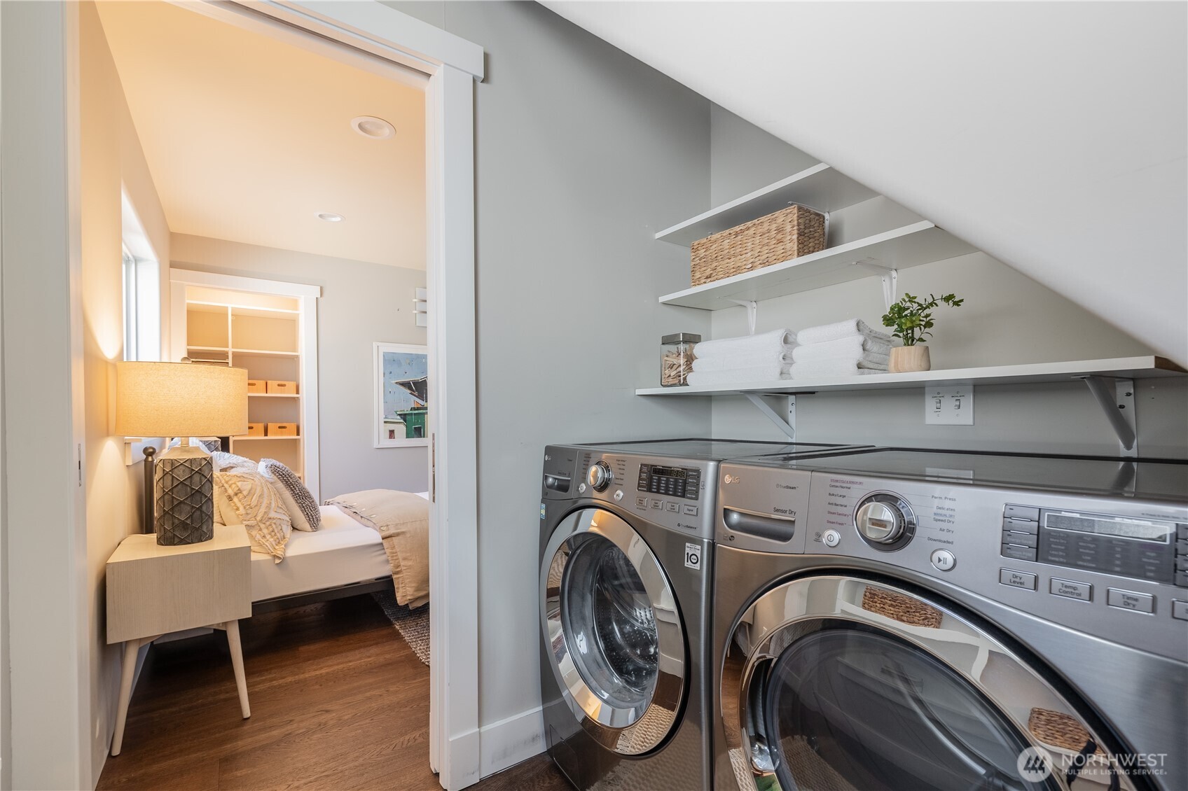 2542 Westlake Avenue N Unit: 5