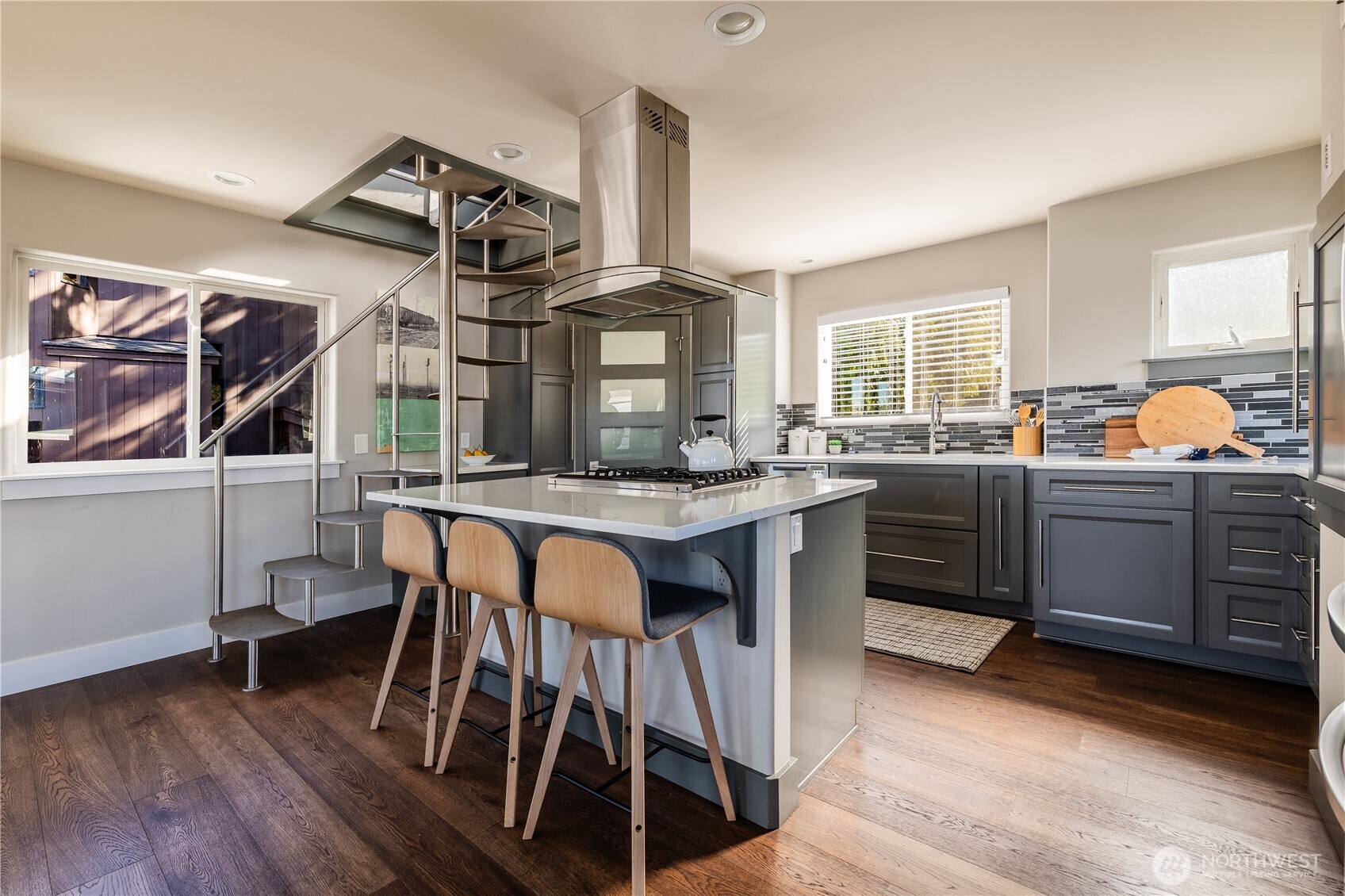 2542 Westlake Avenue N Unit: 5