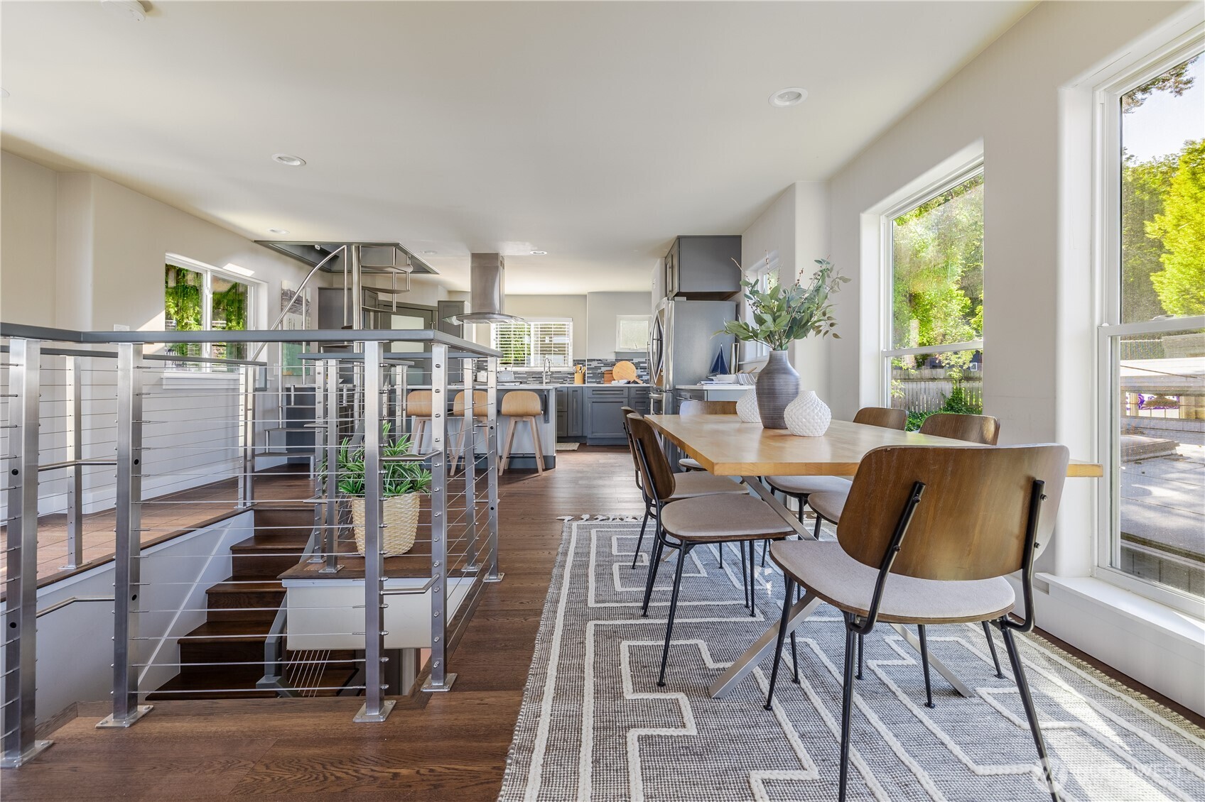 2542 Westlake Avenue N Unit: 5