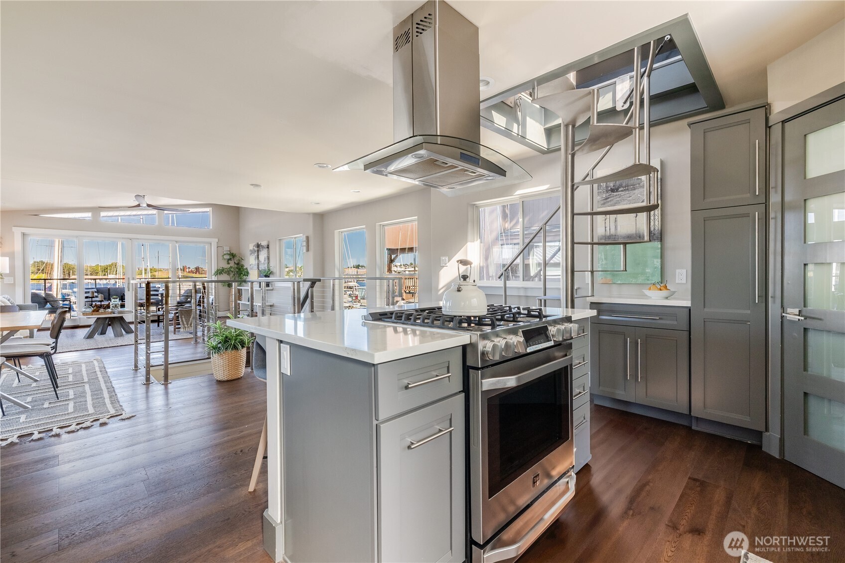 2542 Westlake Avenue N Unit: 5