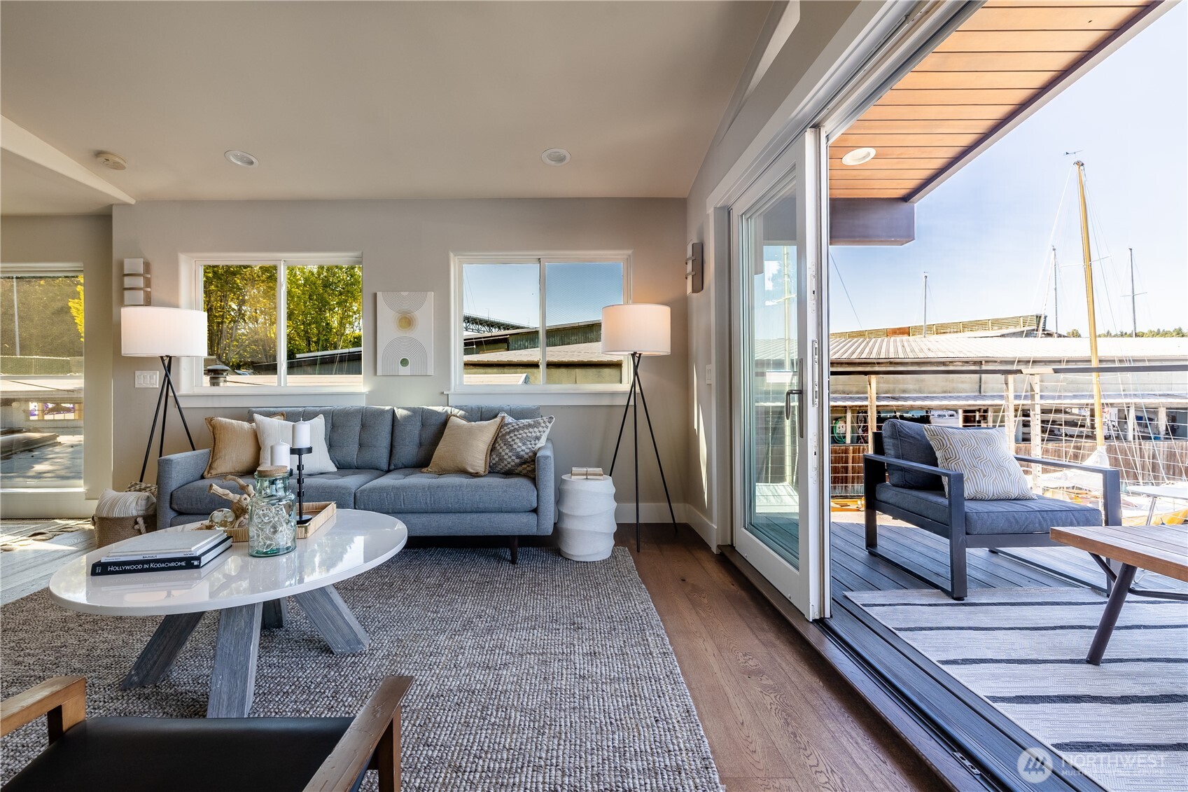 2542 Westlake Avenue N Unit: 5