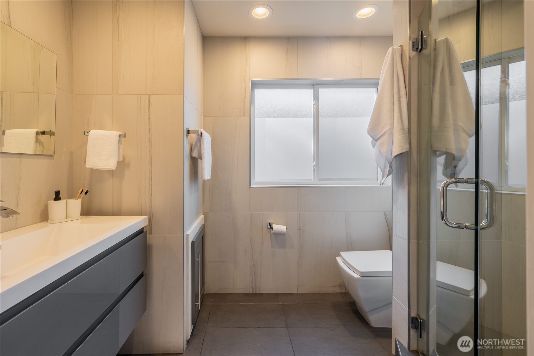 2542 Westlake Avenue N Unit: 5