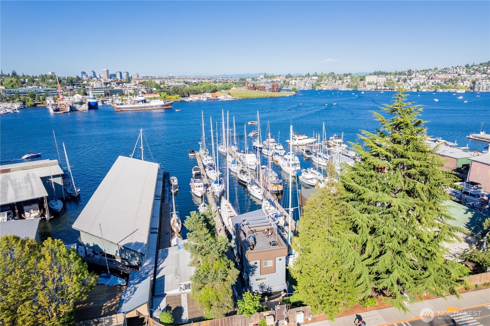 2542 Westlake Avenue N Unit: 5