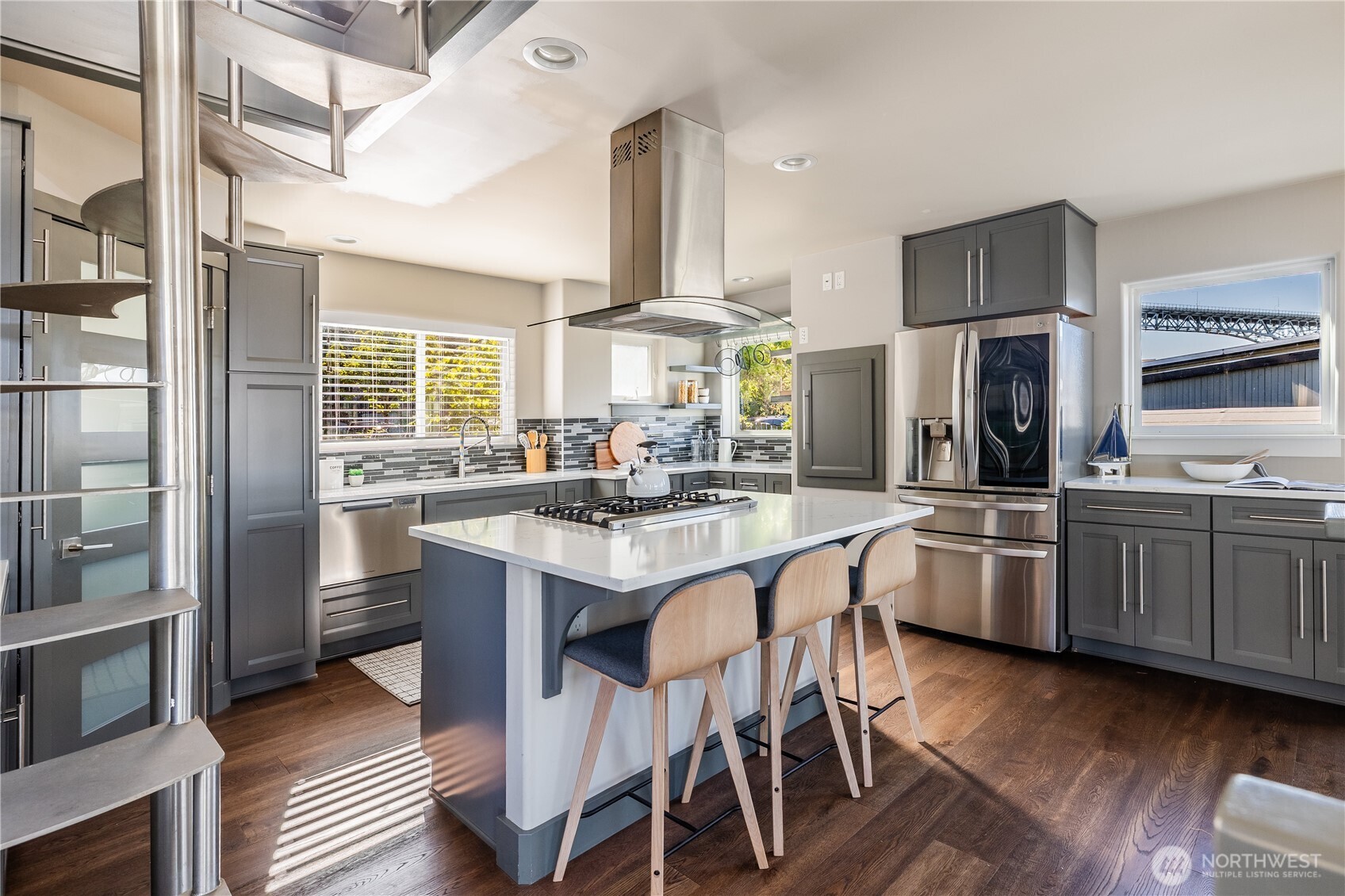 2542 Westlake Avenue N Unit: 5