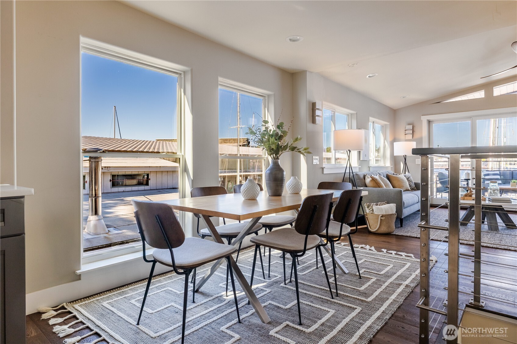 2542 Westlake Avenue N Unit: 5