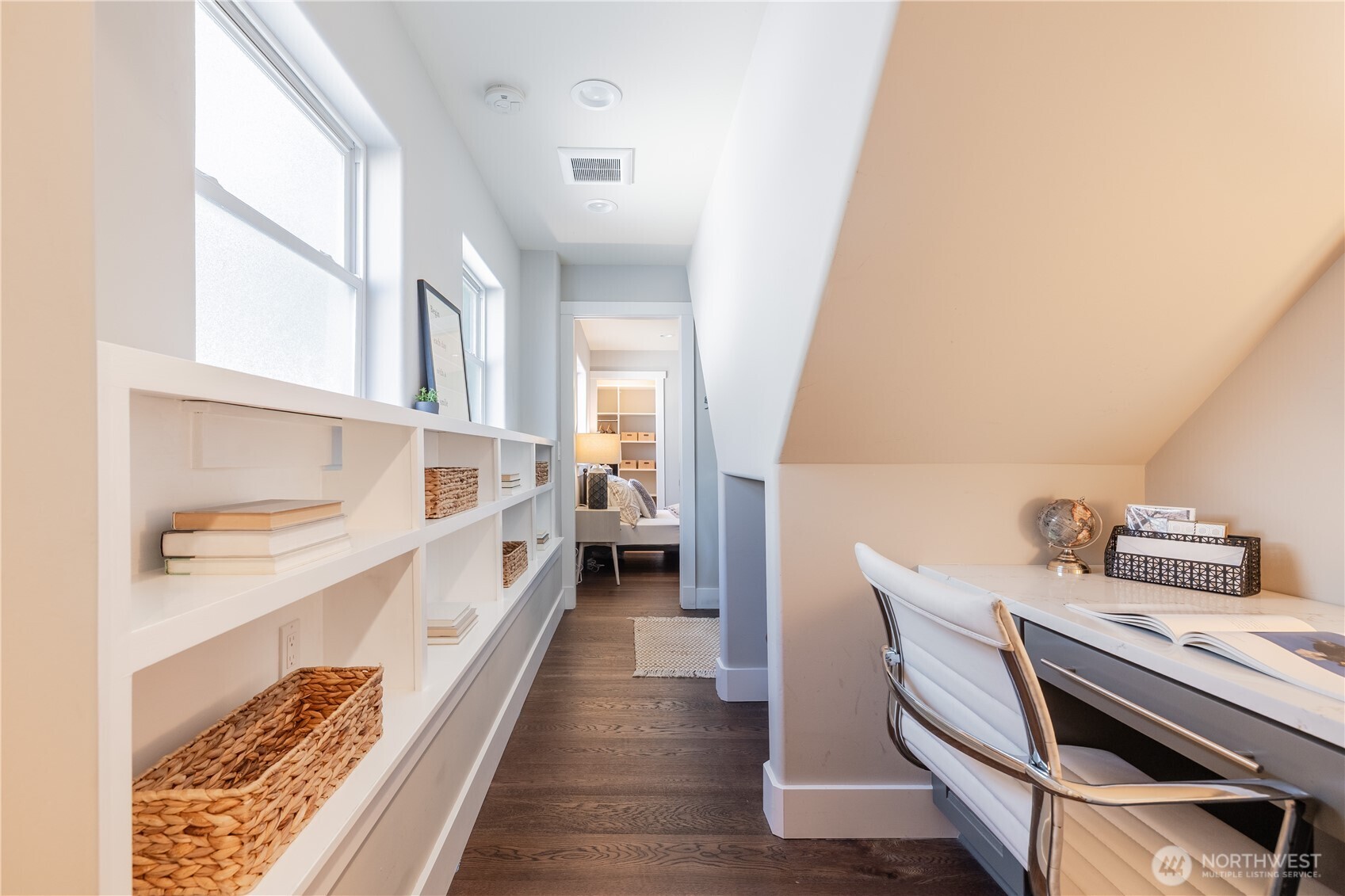 2542 Westlake Avenue N Unit: 5