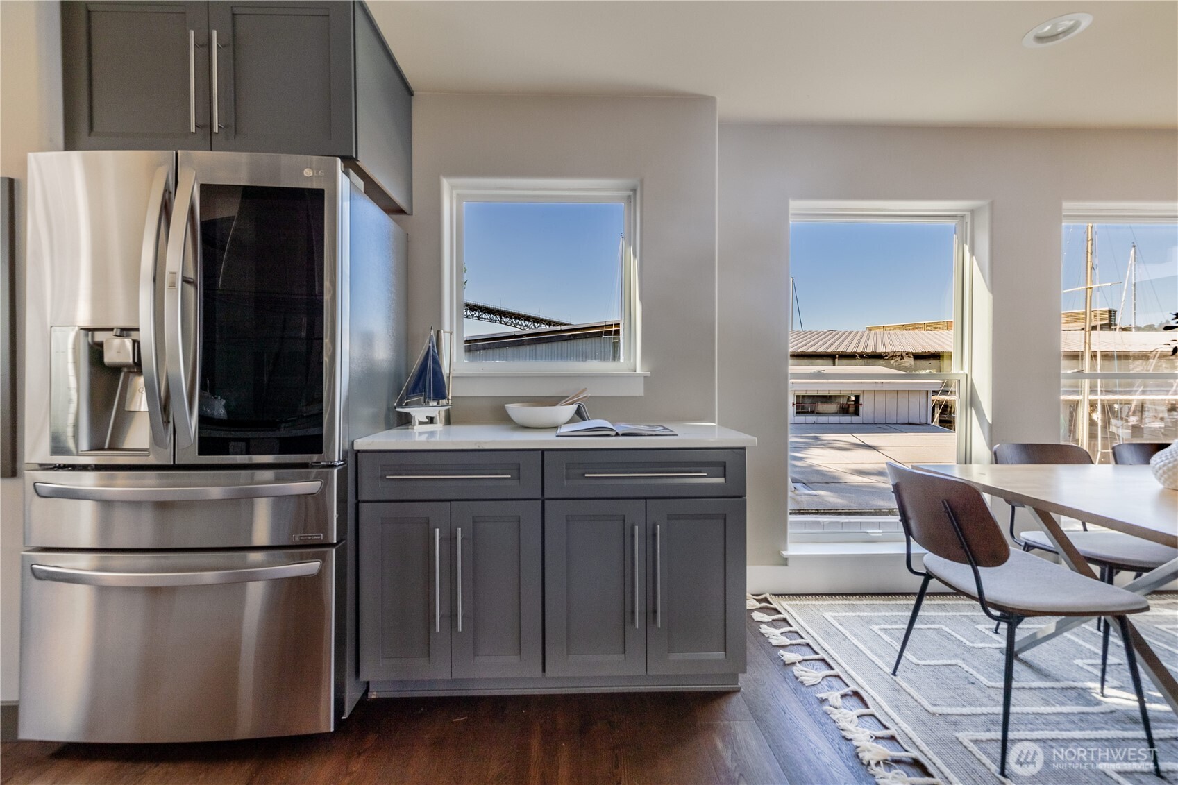 2542 Westlake Avenue N Unit: 5