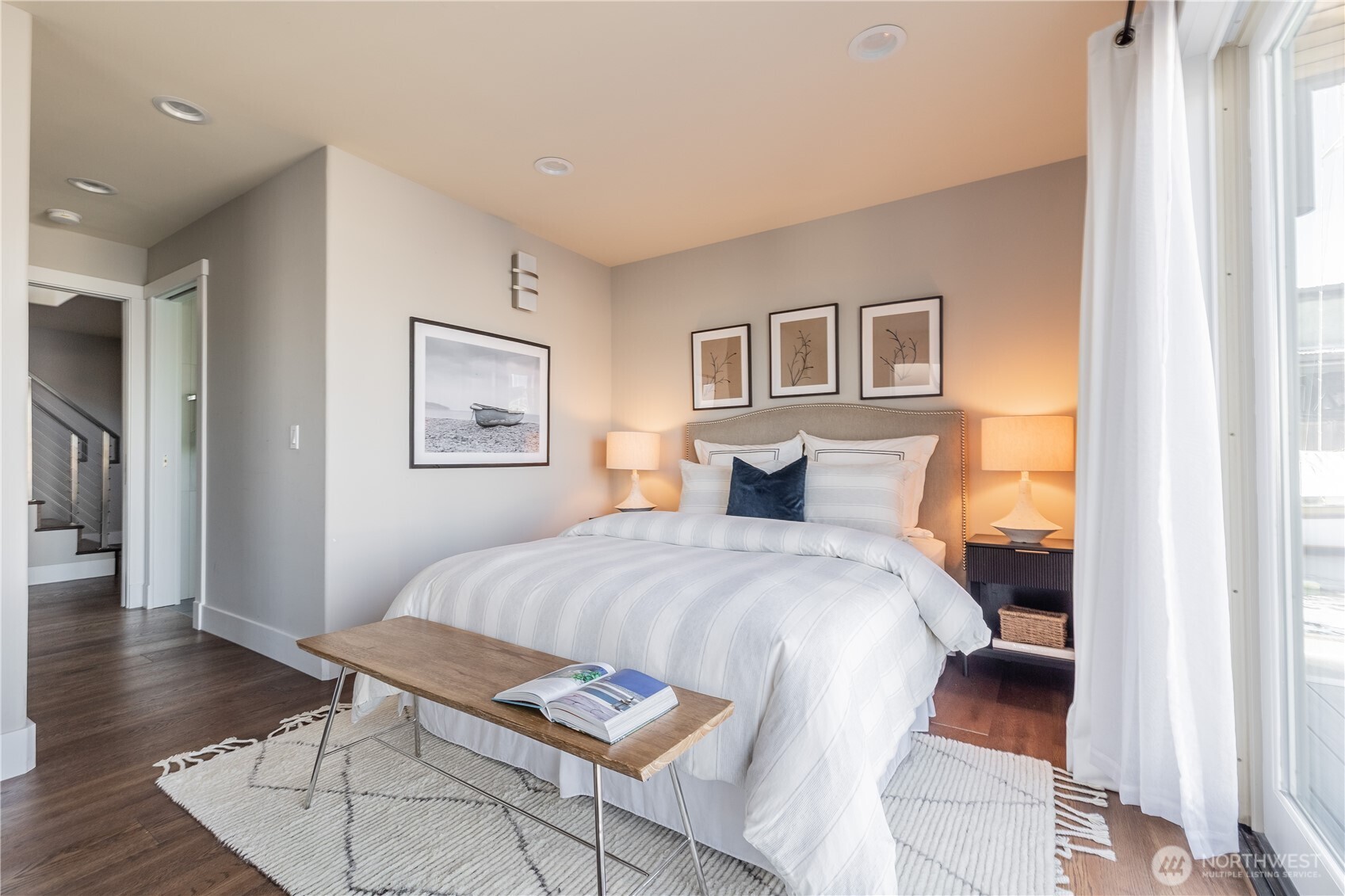 2542 Westlake Avenue N Unit: 5