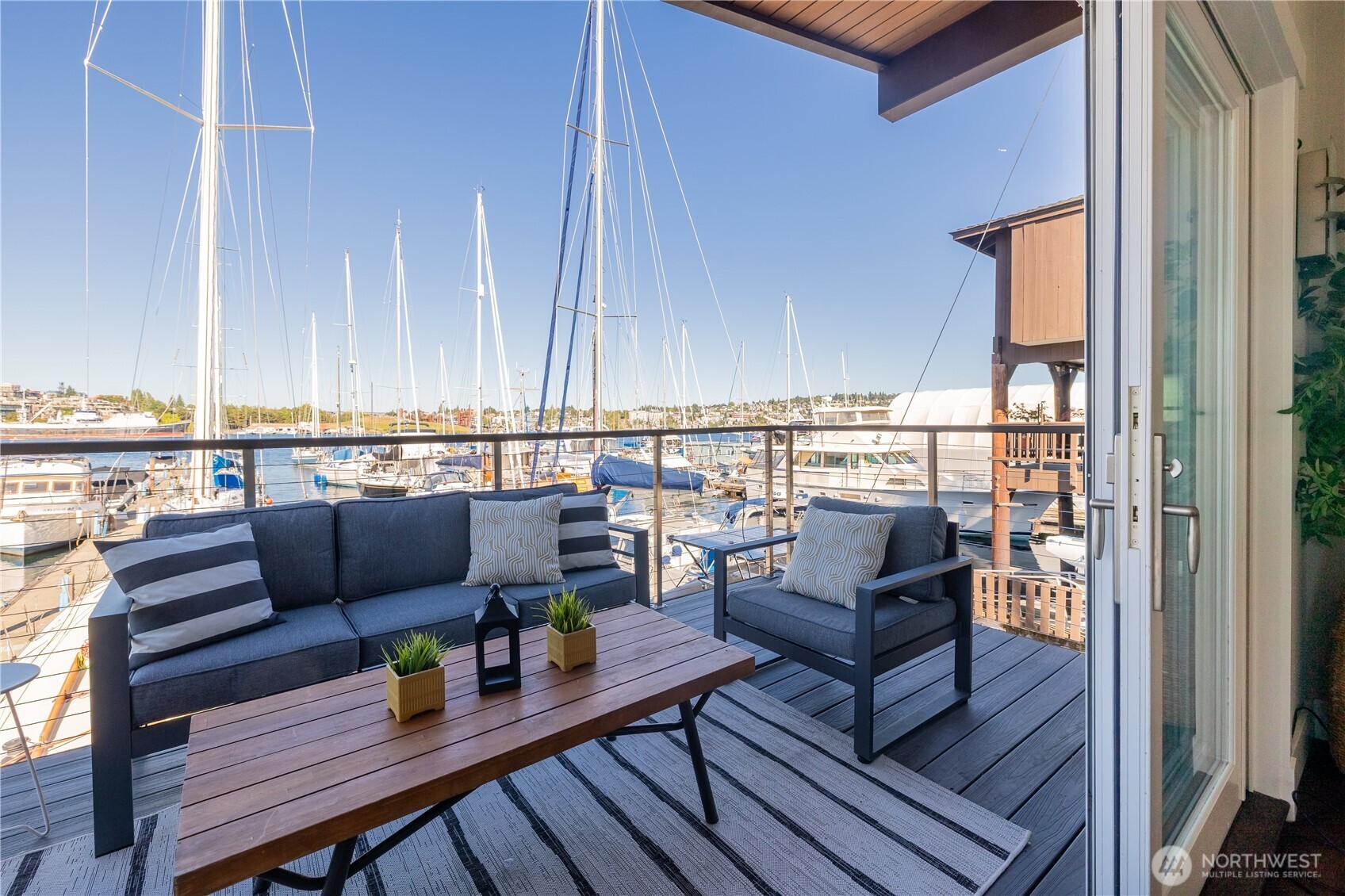 2542 Westlake Avenue N Unit: 5