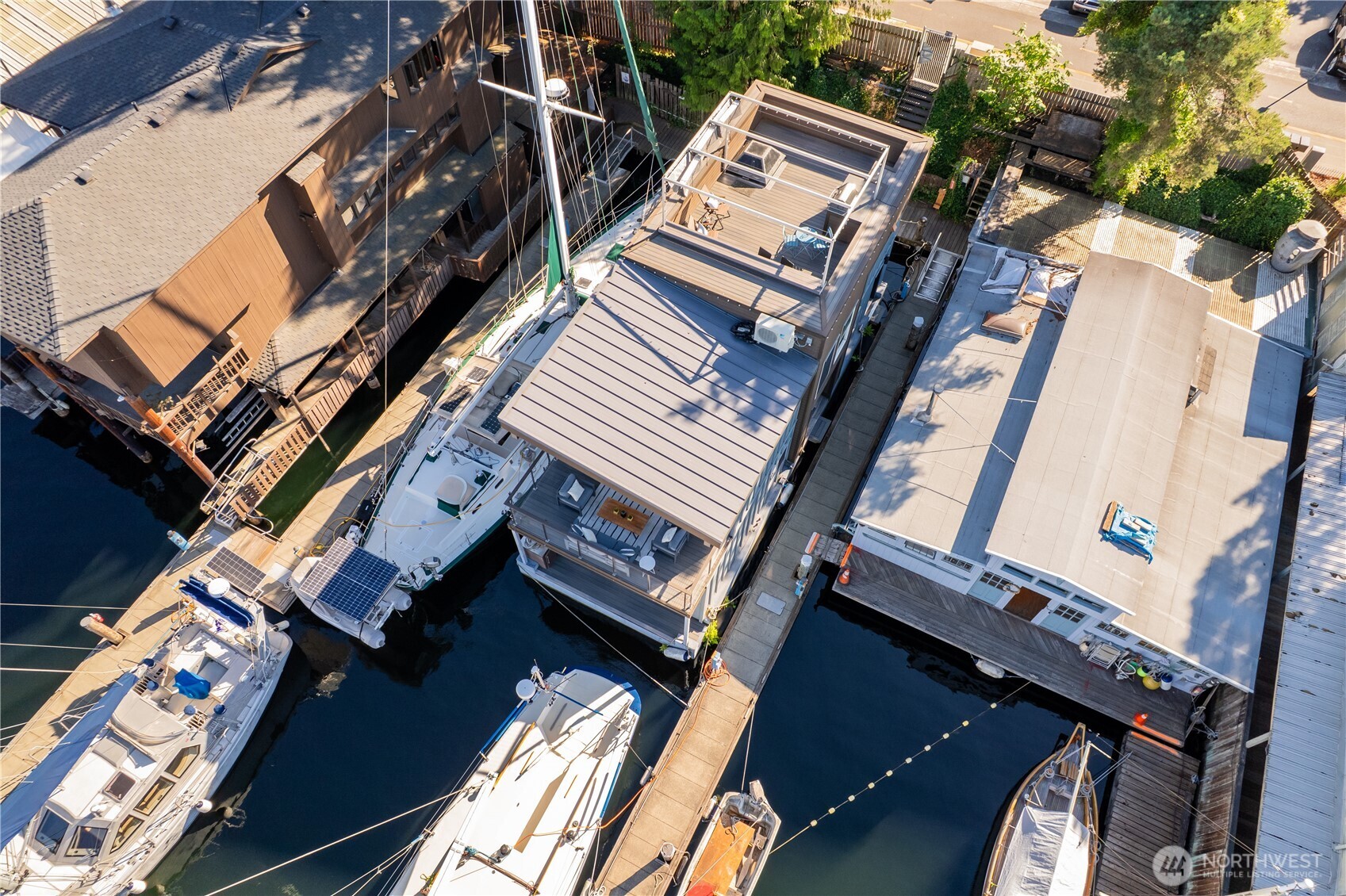 2542 Westlake Avenue N Unit: 5