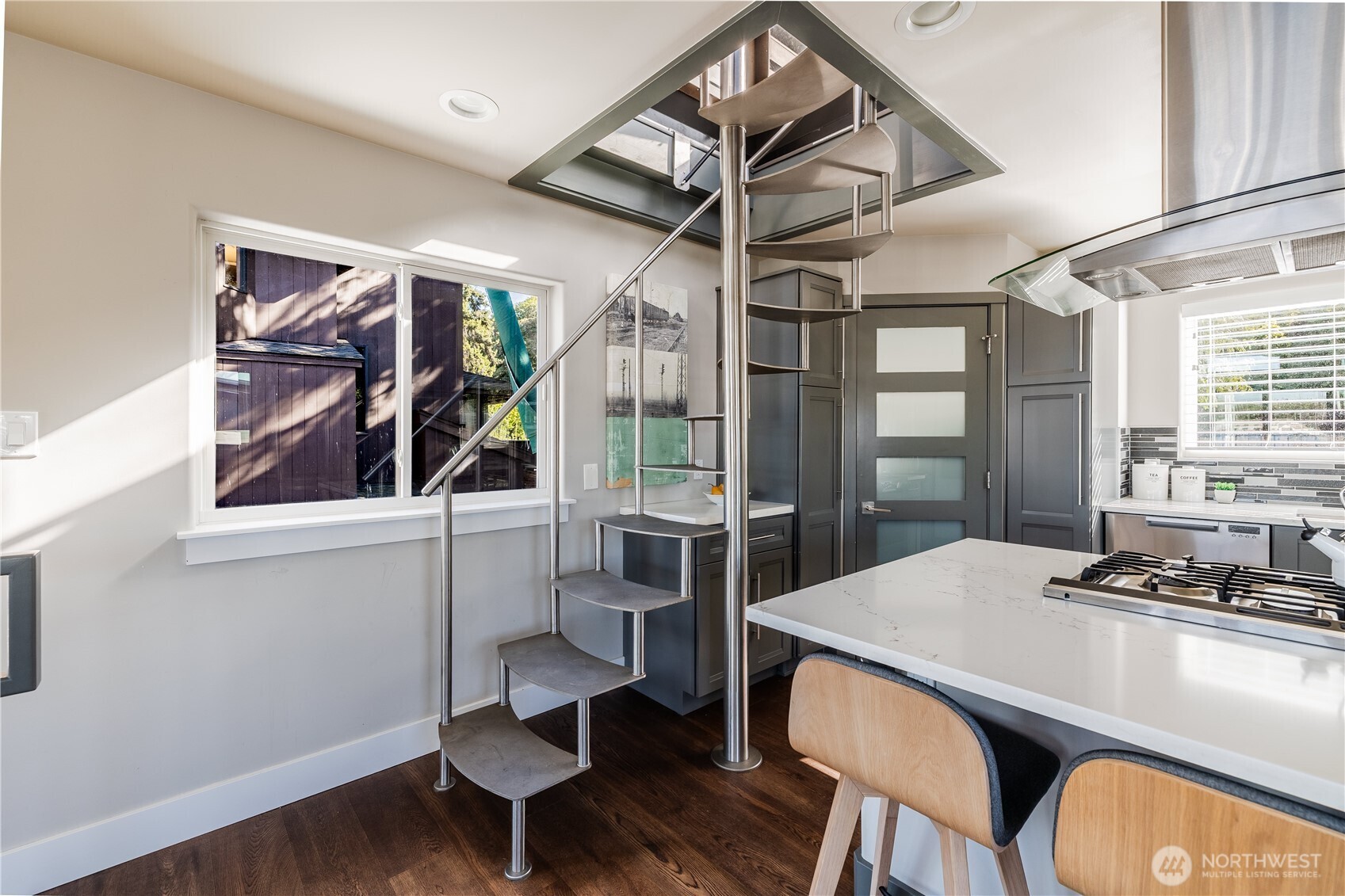 2542 Westlake Avenue N Unit: 5