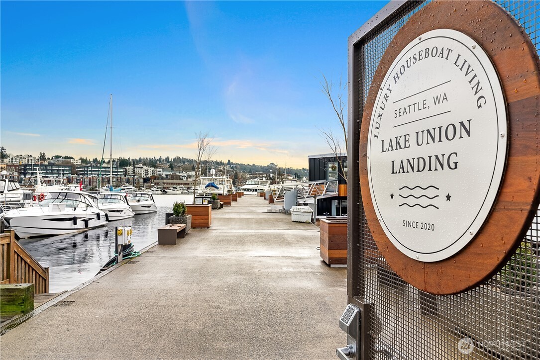 2309 N Northlake Way Unit: 10