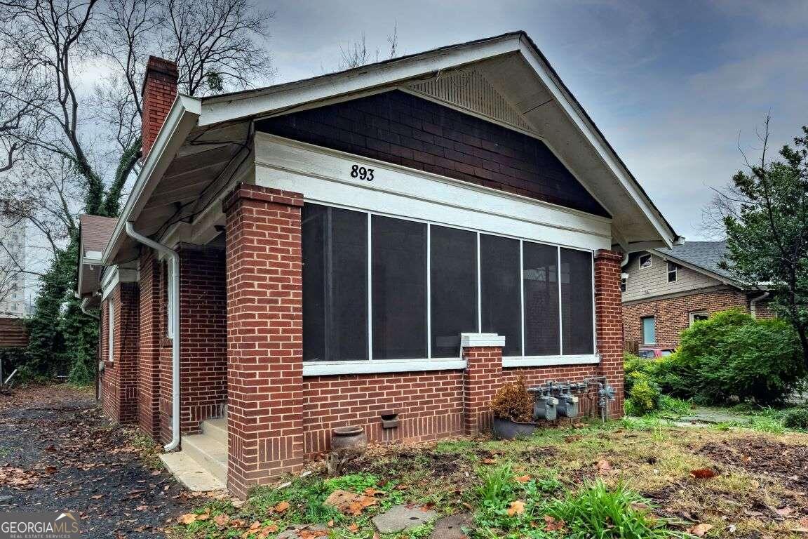 893 Monroe Circle NE