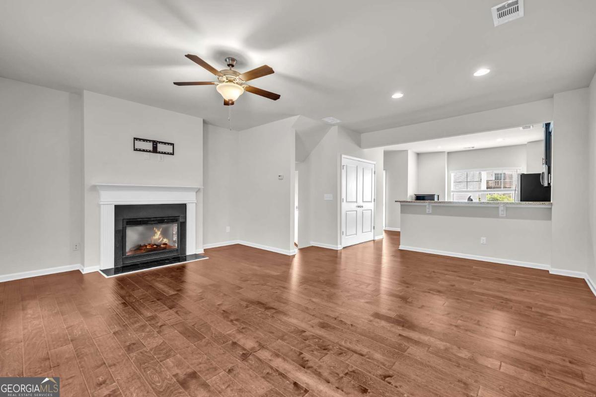 893 Society Circle SW