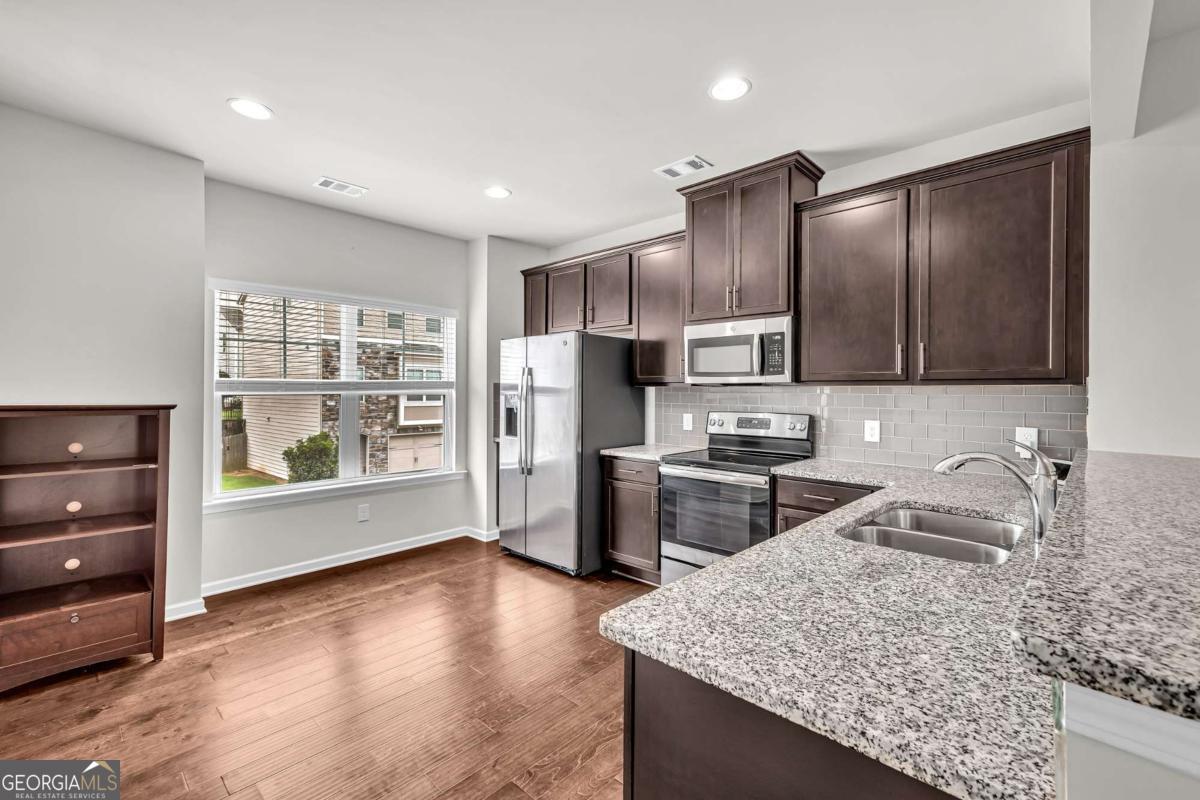 893 Society Circle SW