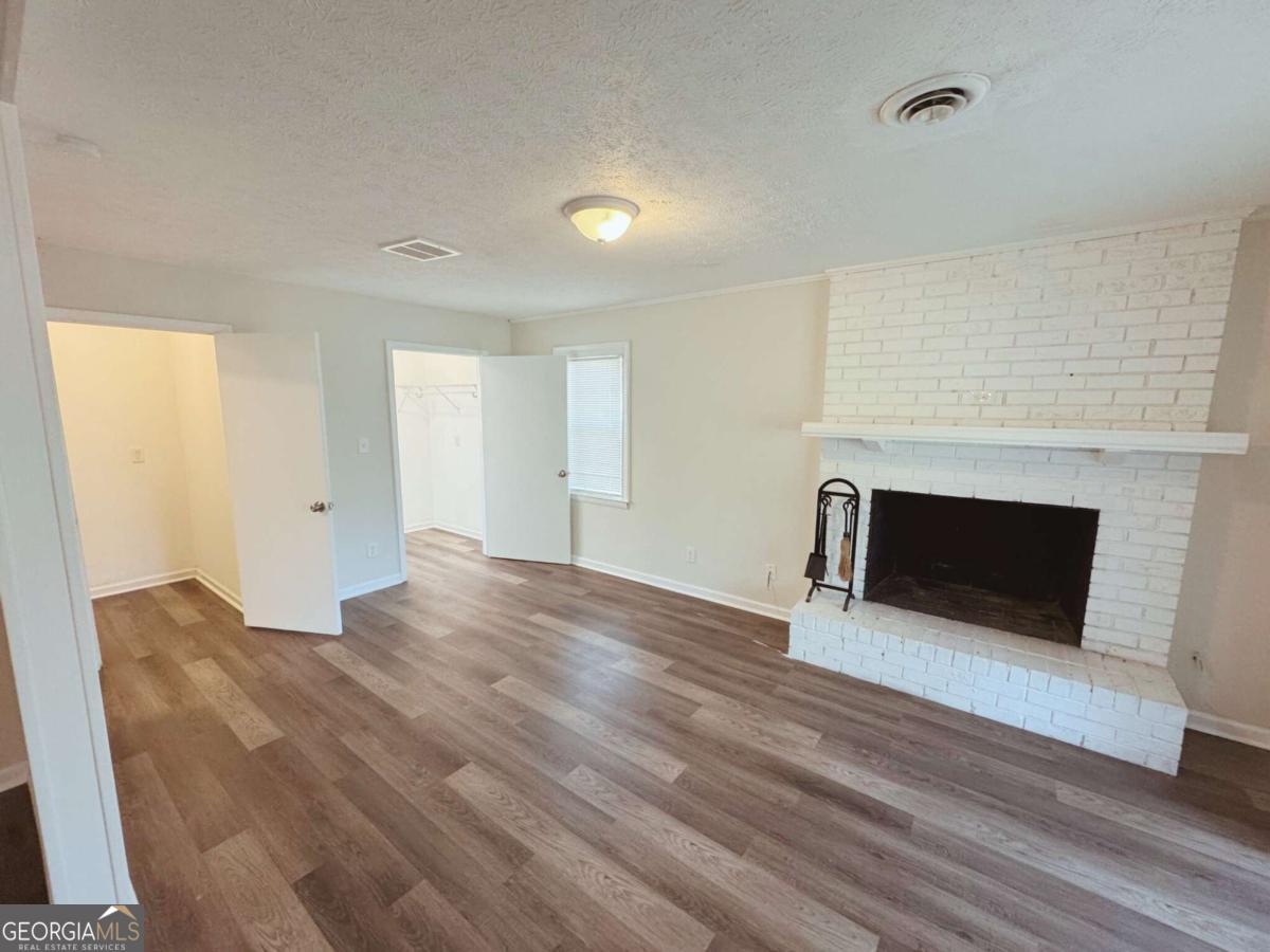 1016 Waterside Drive SE