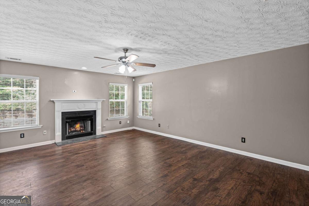 3865 Crescent Walk Lane