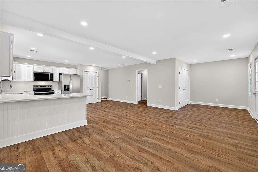 955 Columbia Drive