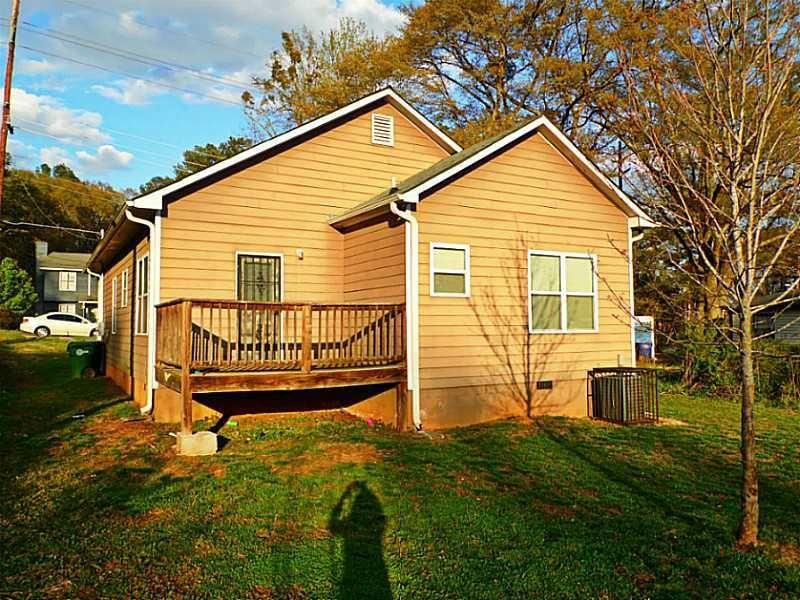 207 Brownlee Road SW