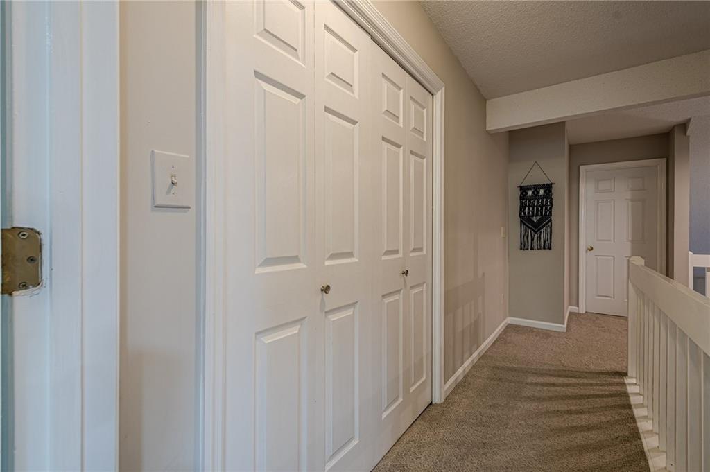912 Edgewater Circle