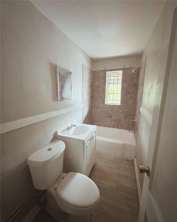 289 W Lake Avenue NW