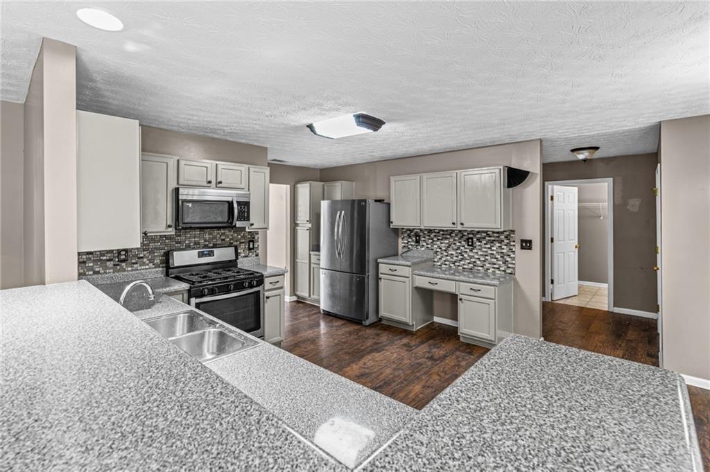 3865 Crescent Walk Lane