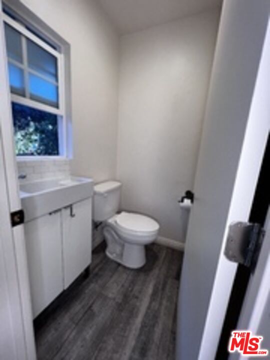 1364 Justin Ave