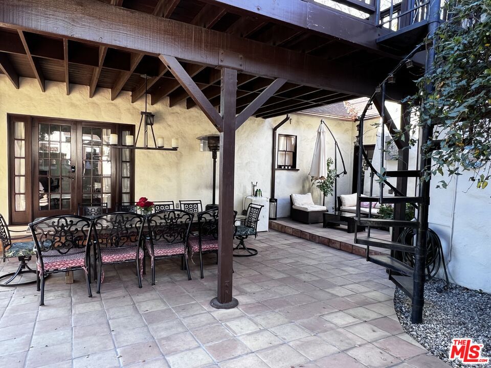 1364 Justin Ave