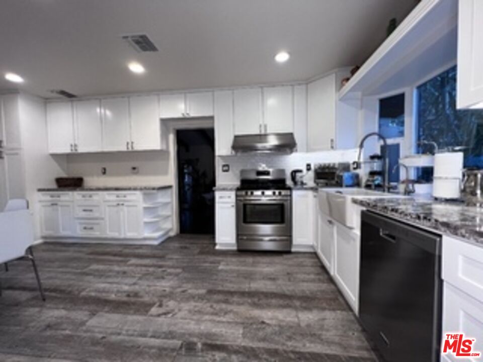 1364 Justin Ave