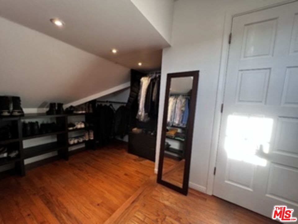 1364 Justin Ave