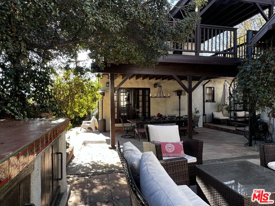 1364 Justin Ave