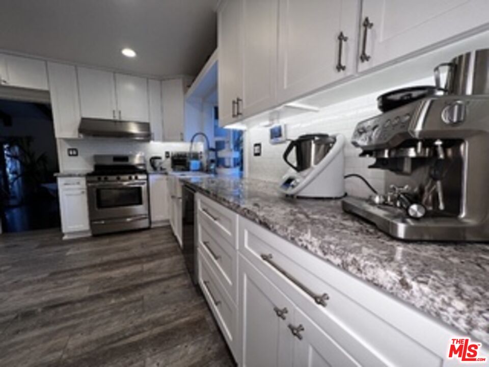 1364 Justin Ave
