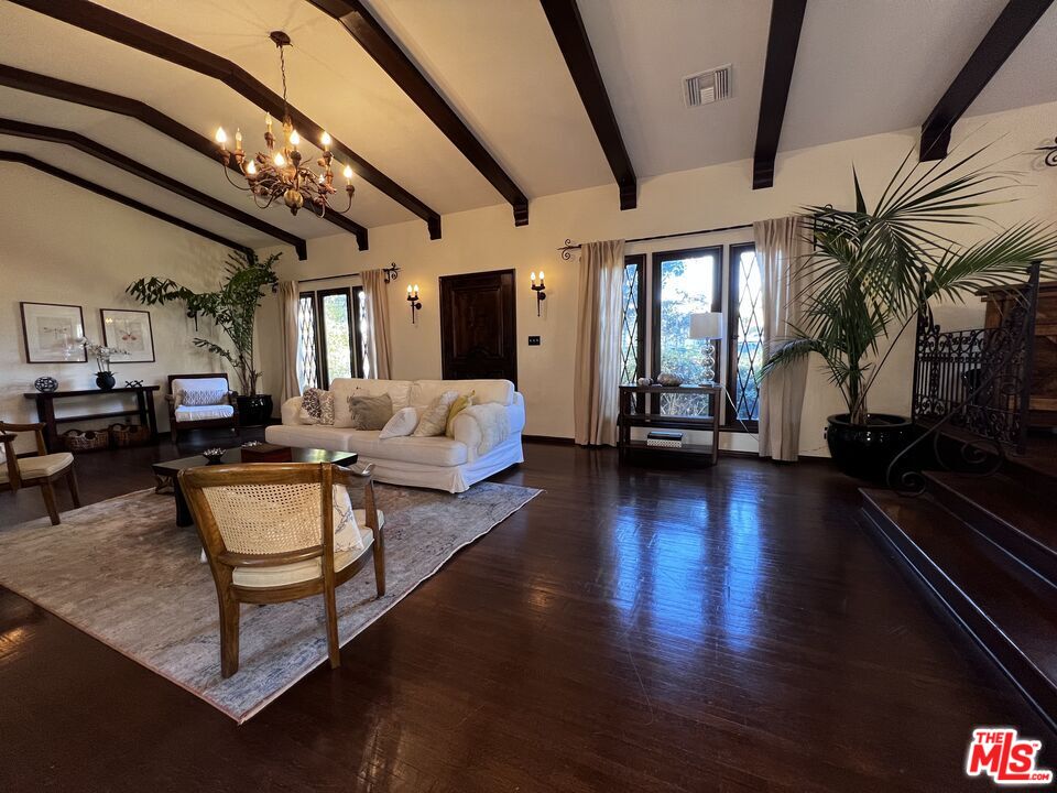 1364 Justin Ave