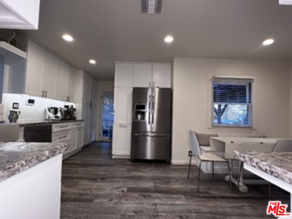 1364 Justin Ave