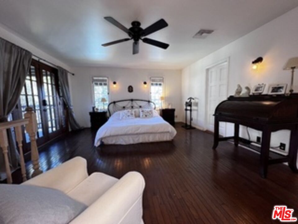 1364 Justin Ave