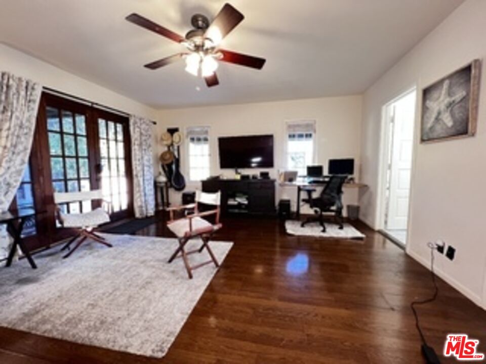 1364 Justin Ave