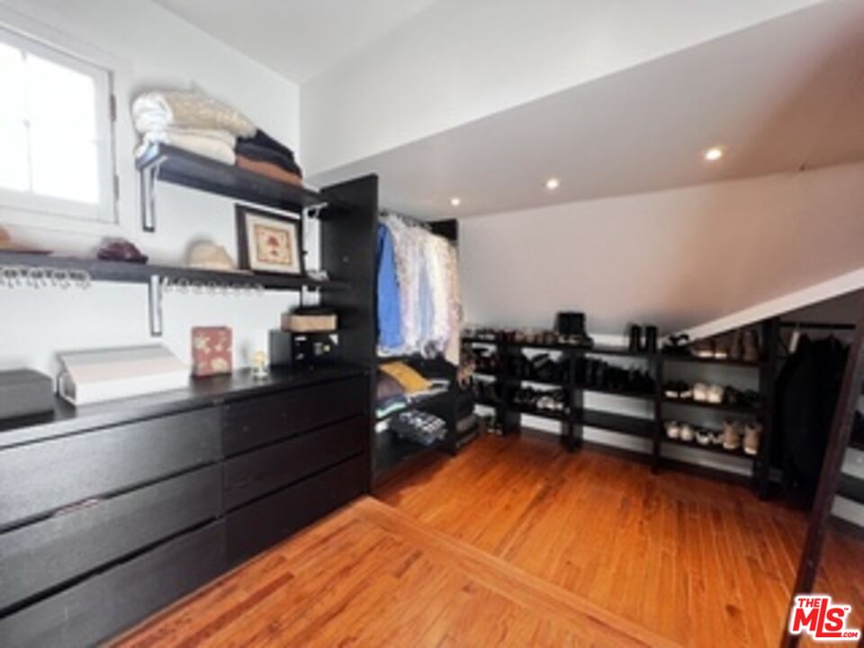 1364 Justin Ave