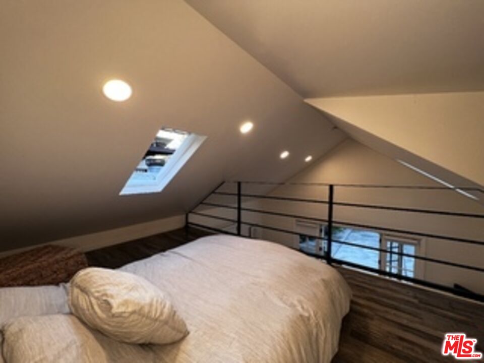 1364 Justin Ave