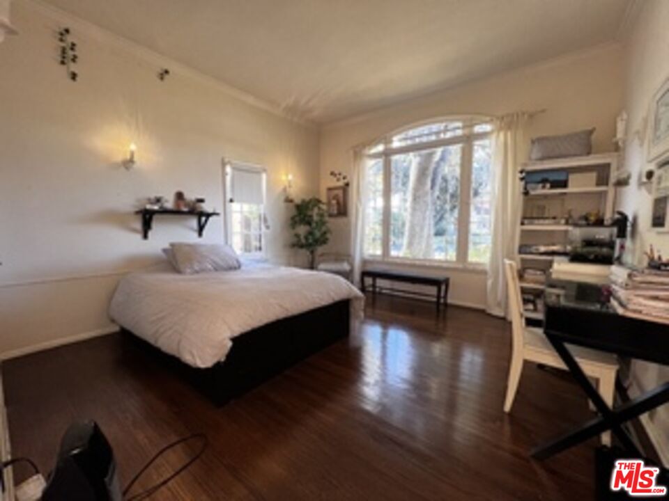 1364 Justin Ave