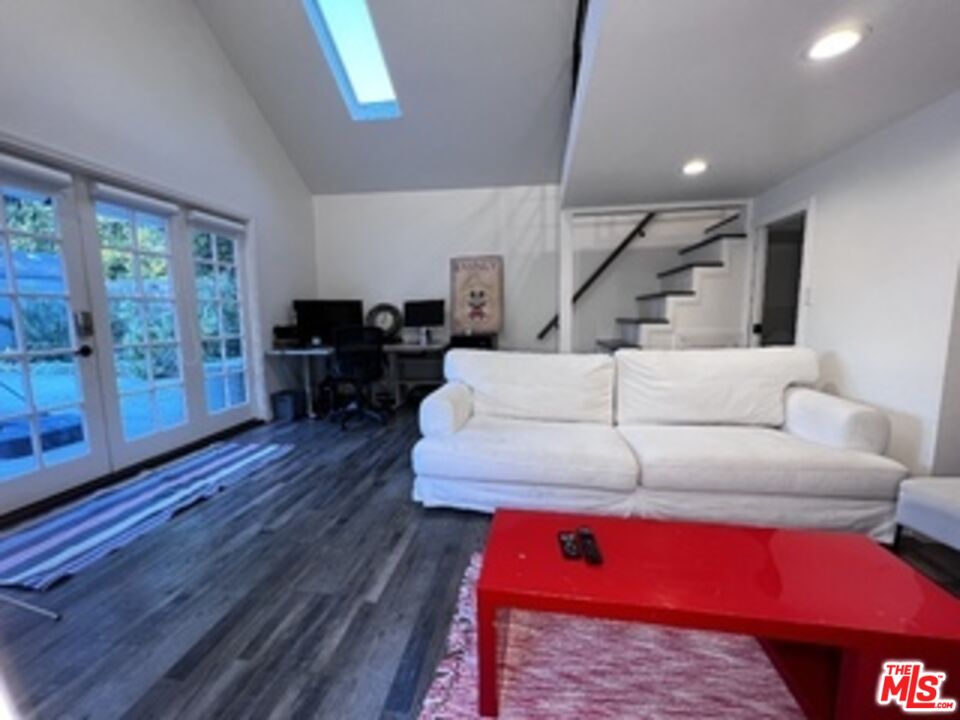 1364 Justin Ave