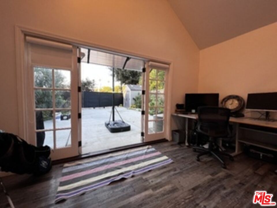 1364 Justin Ave