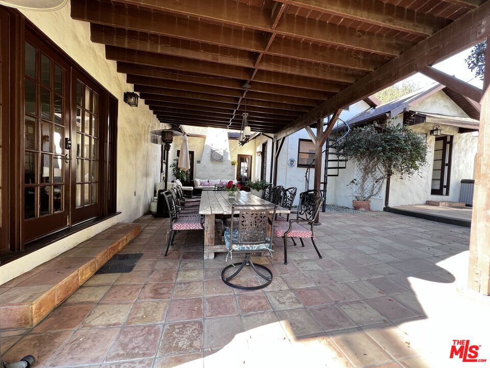 1364 Justin Ave