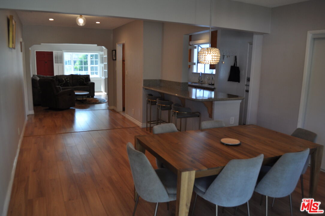 2718 S Genesse