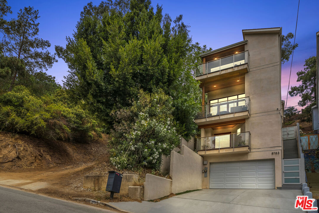 8783 Lookout Mountain Ave