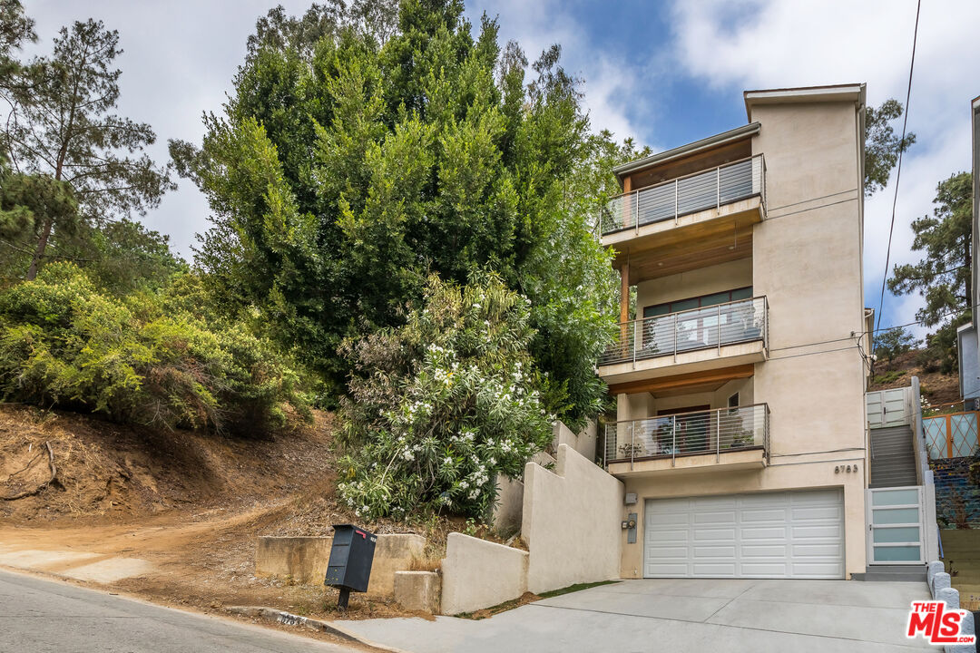 8783 Lookout Mountain Ave