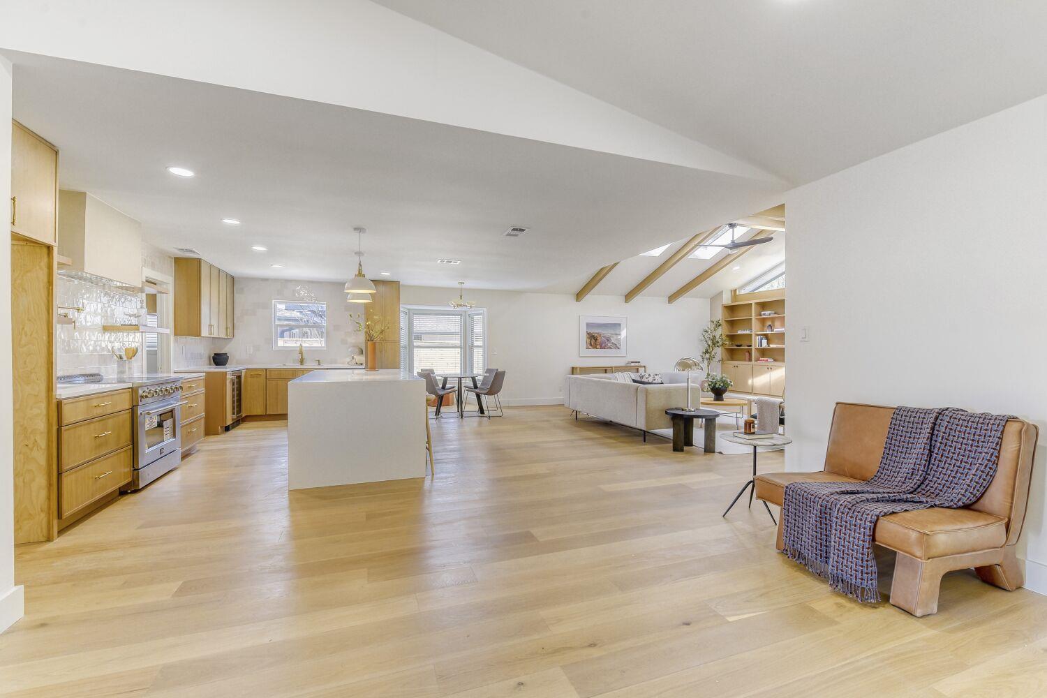 8702 Balcones Club DR