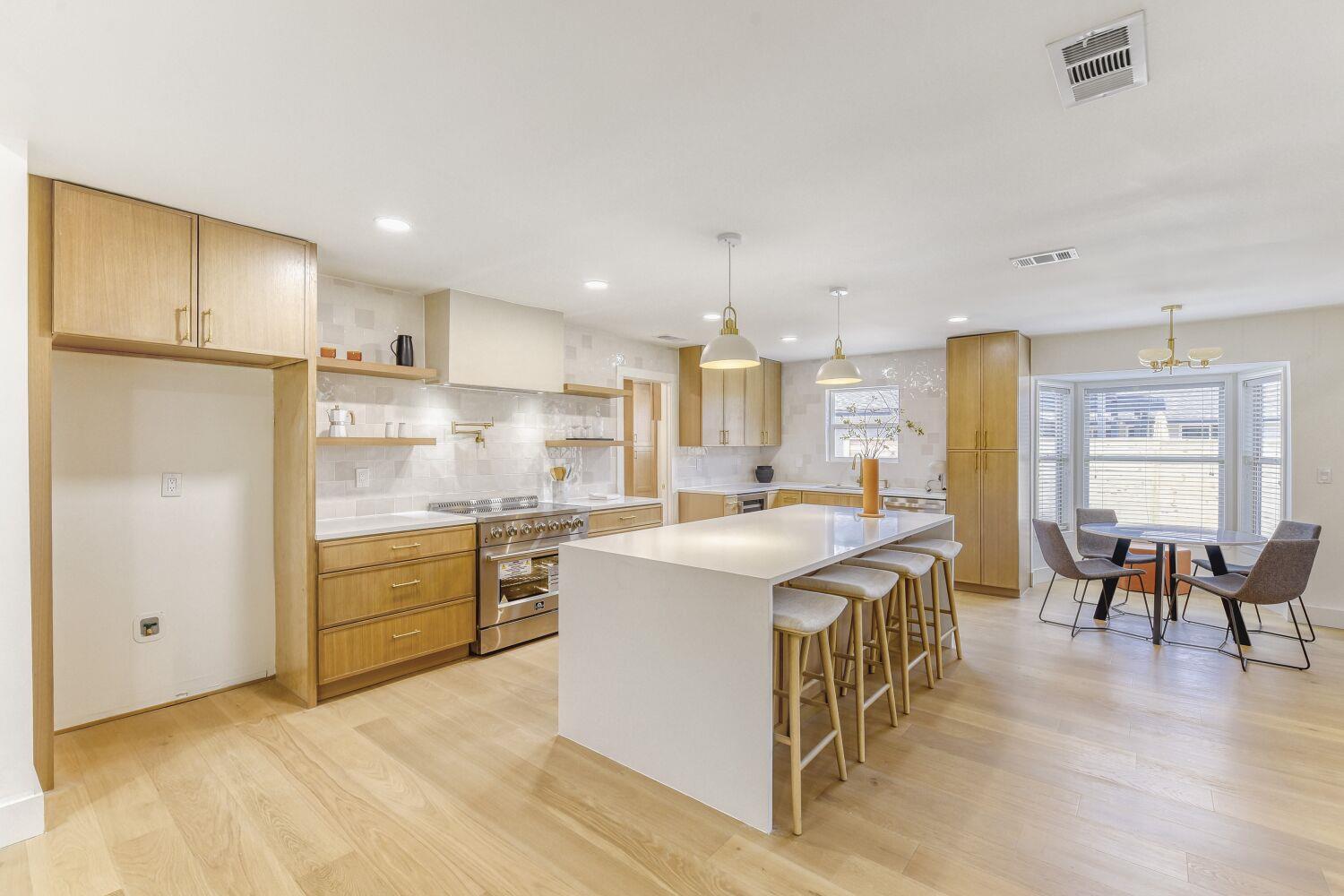 8702 Balcones Club DR