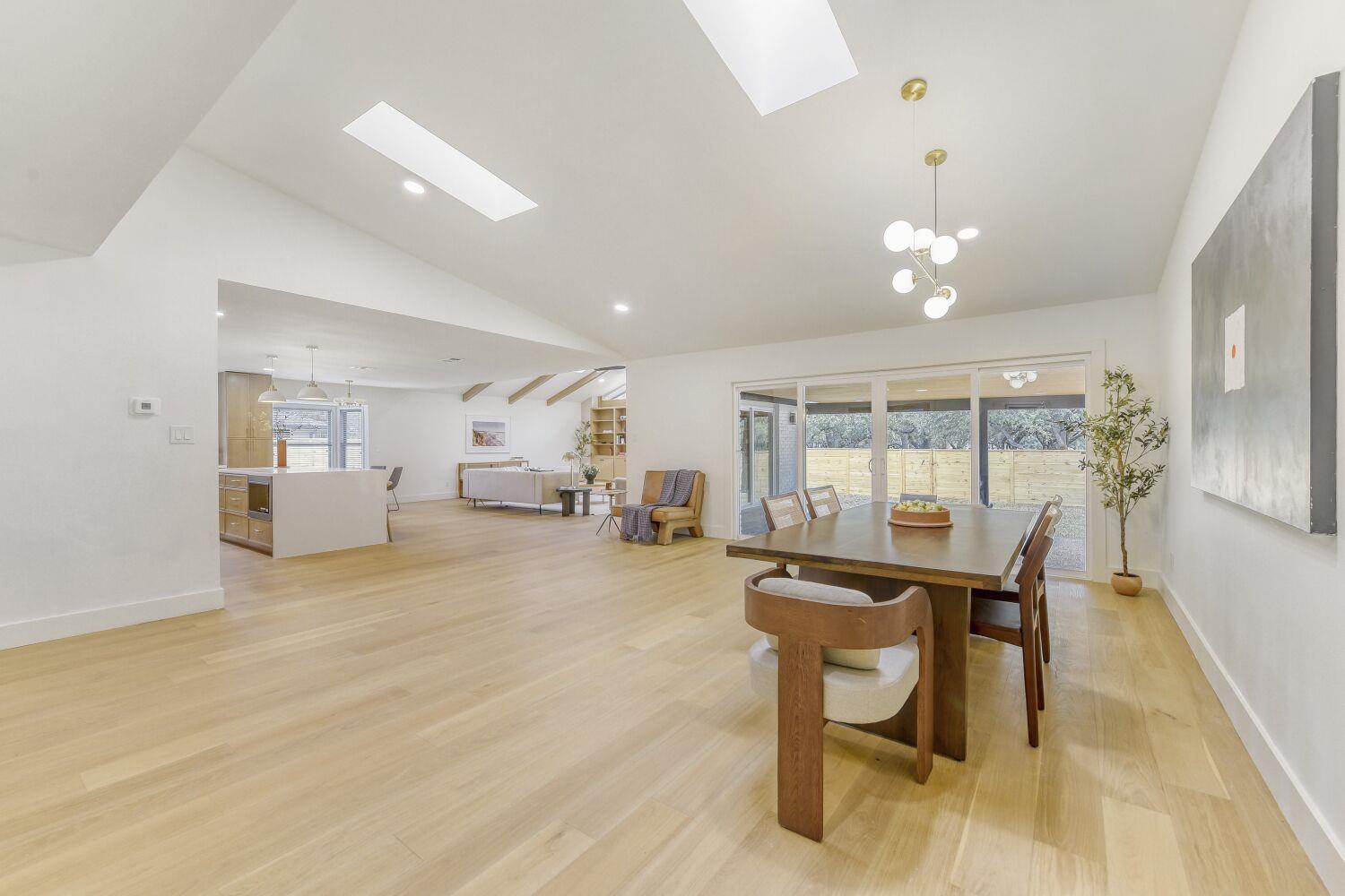 8702 Balcones Club DR