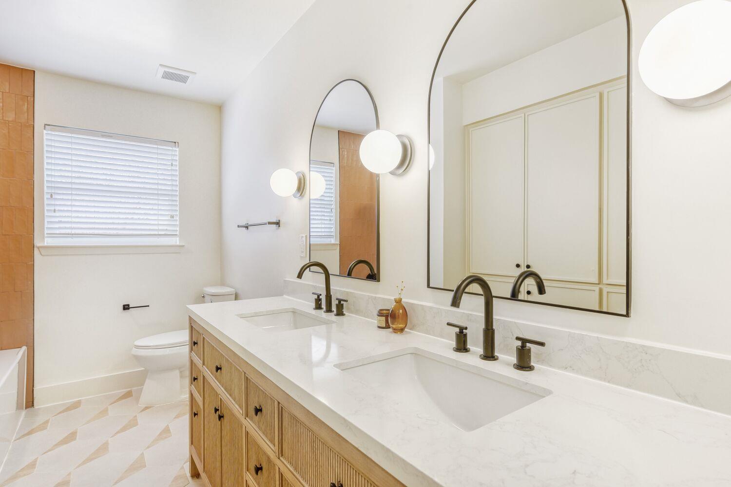 8702 Balcones Club DR