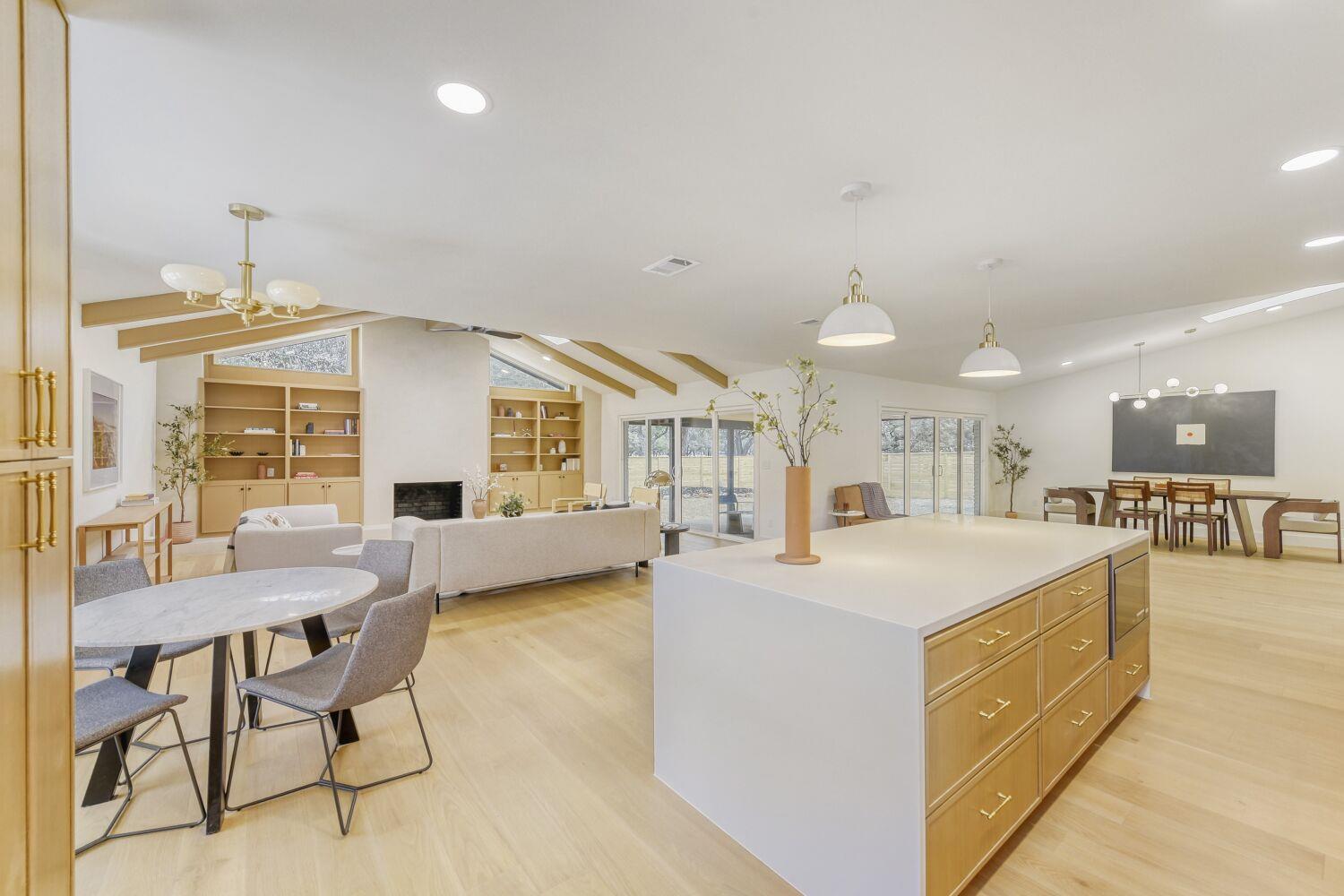 8702 Balcones Club DR